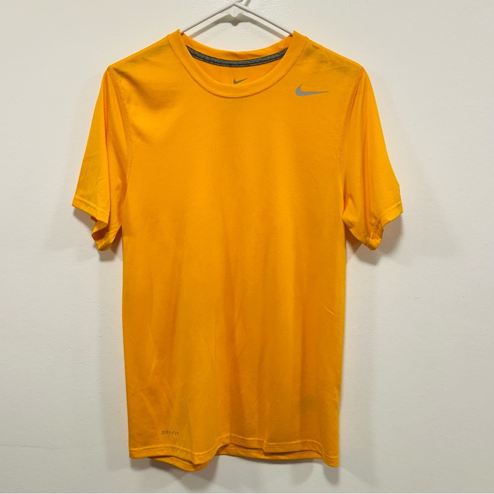 Nike Men's Orange dri fit athletic workout gym T-Shirt! Size small
